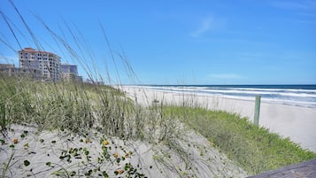 Beach nearby, sun-loungers, beach towels
