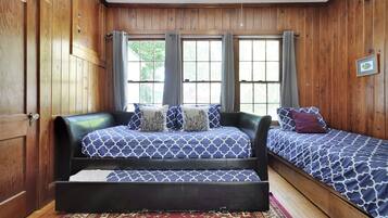 3 bedrooms, iron/ironing board, free WiFi, bed sheets