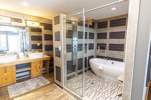 Shower, towels - Gulf front, Spacious, Sleeps 11, 2 King beds, Gorgeous Views! Santa Rosa beach (Santa Rosa Beach)