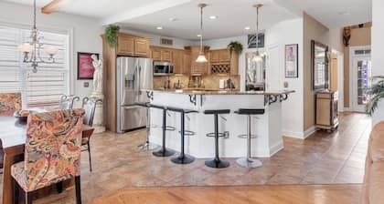LAKE FRONT HONKY TONKIN LAKE LIFE O/D KITCHEN TIKI HUT PONTOON AVAILABLE