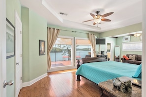4 bedrooms, iron/ironing board, free WiFi, bed sheets - LAKE FRONT HOME- HONKY TONKIN NEAR NASHVILLE  &  OUTDOOR KITCHEN  TIKI HUT - PONTOON AVAILABLE (Mt Juliet)