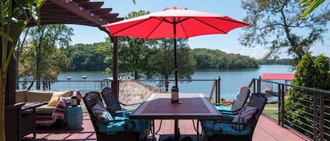 屋外ダイニングエリア