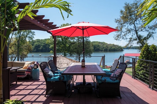 LAKE FRONT HONKY TONKIN & LAKE LIFE OUTDOOR KITCHEN & TIKI HUT PONTOON AVAILABLE