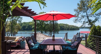 LAKE FRONT HONKY TONKIN & LAKE LIFE OUTDOOR KITCHEN & TIKI HUT PONTOON AVAILABLE