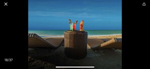 Poolside bar - APARTMENTS OCEAN VILLAGE (Sosúa)