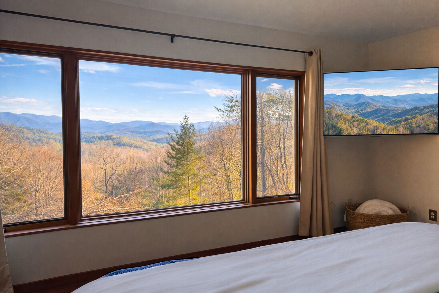 4 bedrooms, desk, iron/ironing board, free WiFi