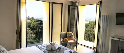 Panorama-Zimmer, 1 King-Bett und Schlafsofa, Balkon, Meerblick