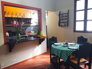 Zimmer | Essbereich im Zimmer