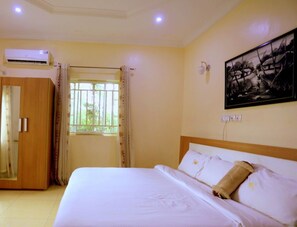 Coffres-forts dans les chambres, rideaux occultants, Wi-Fi gratuit