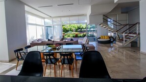 In-room dining - Amazing Beachfront Garden House (Puerto Vallarta)