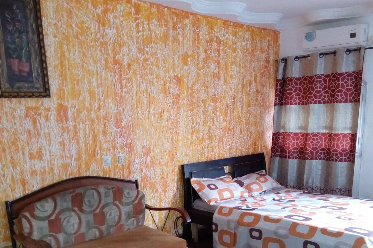Free WiFi, bed sheets