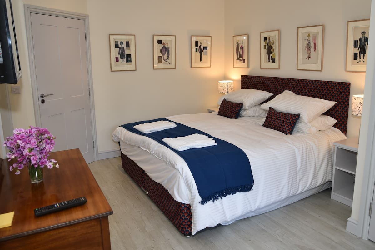 Double or Twin Room, Ensuite (Benson)