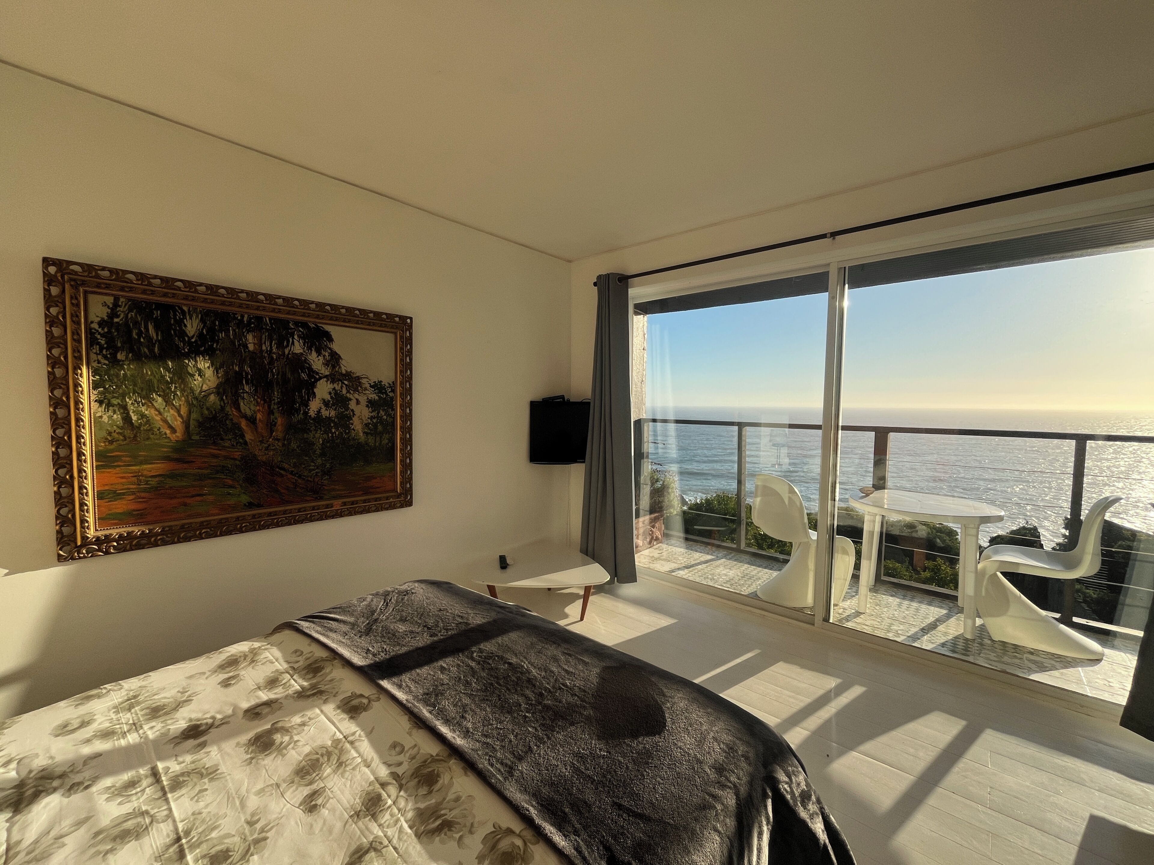 Estudio Música | Minibar, individually decorated, individually furnished, blackout drapes