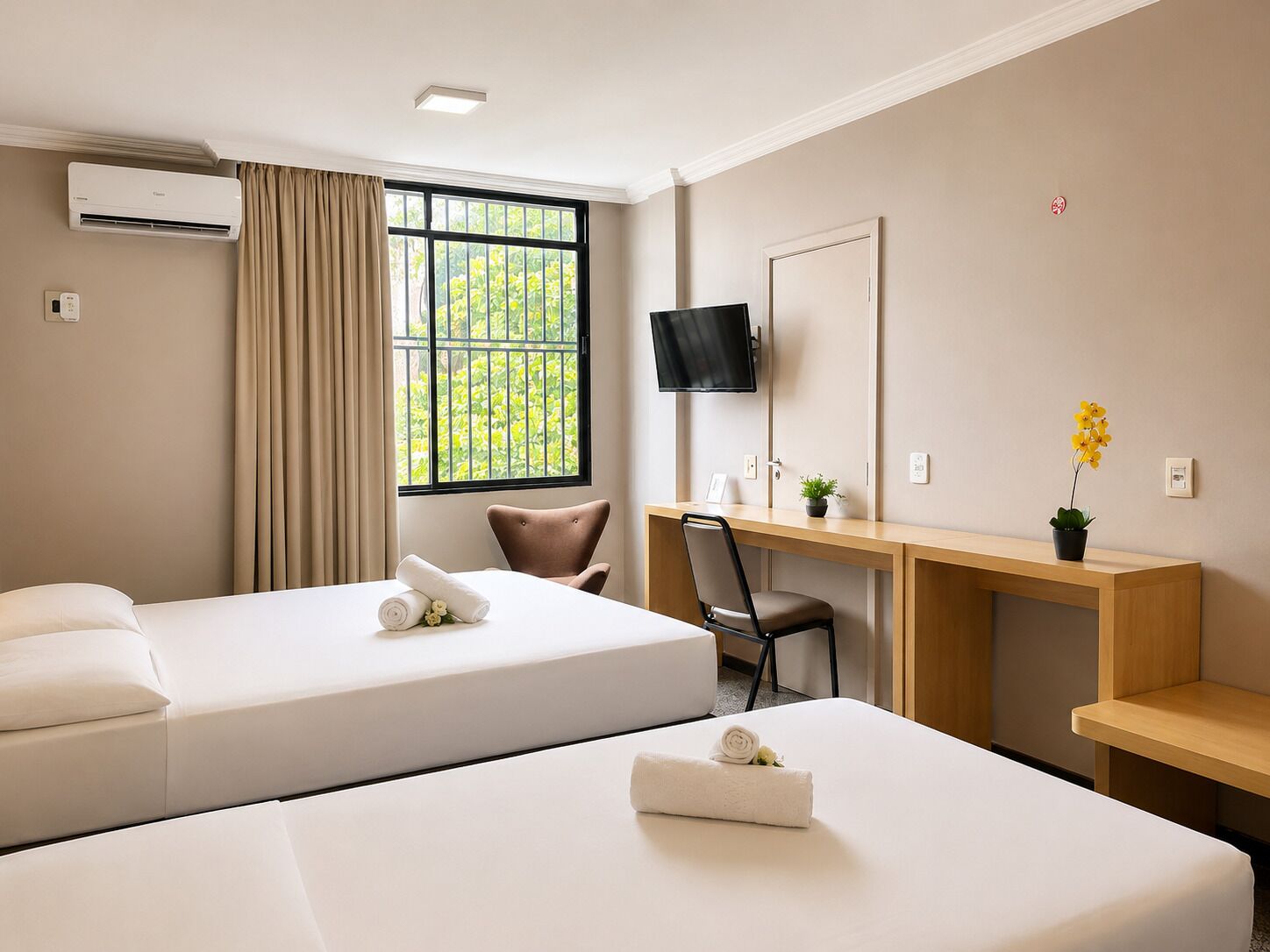 Deluxe Triple Room | Minibar, in-room safe, desk, laptop workspace