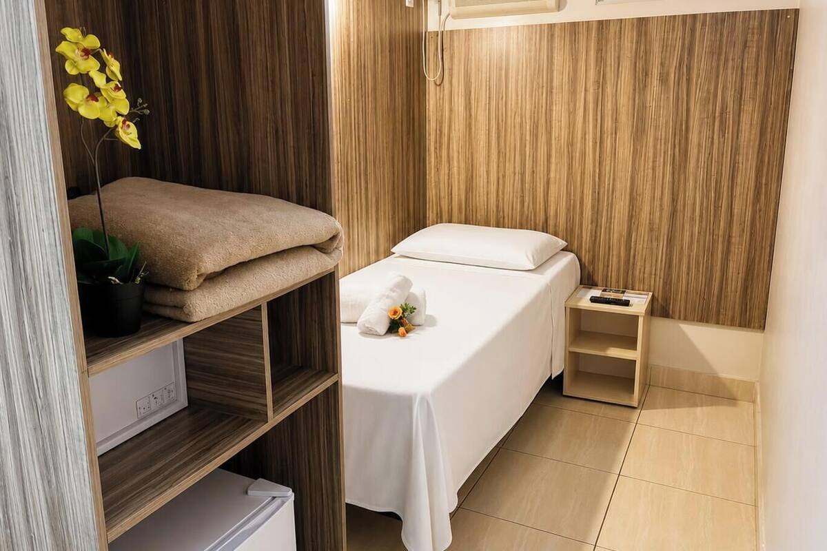 Economy Twin Room, 2 Twin Beds | Minibar, in-room safe, desk, laptop workspace