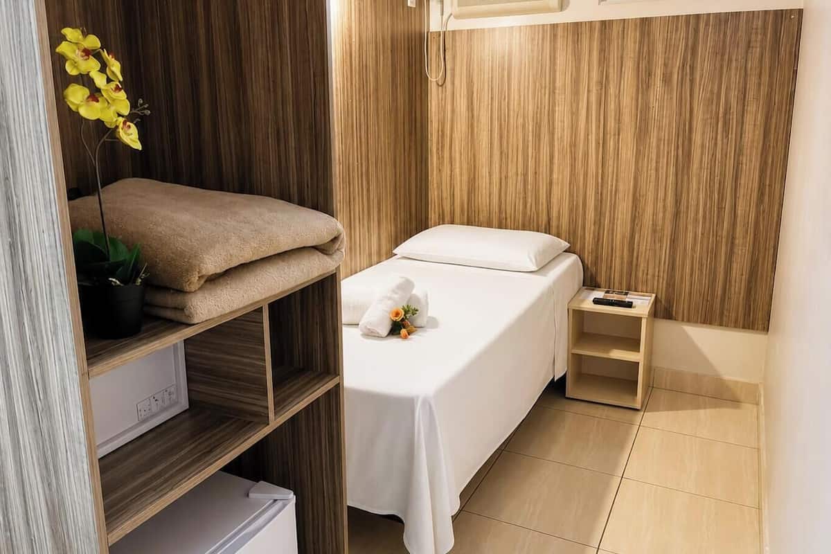Economy Twin Room, 2 Twin Beds | Minibar, in-room safe, desk, laptop workspace