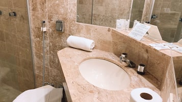 Shower, free toiletries, hair dryer, towels