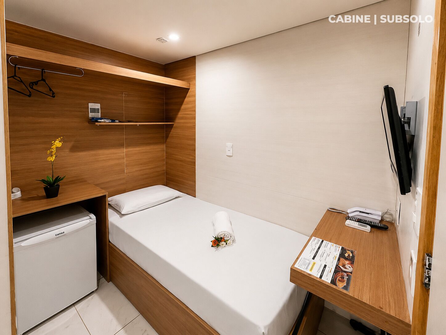Economy Room, 1 Twin Bed | Minibar, in-room safe, desk, laptop workspace