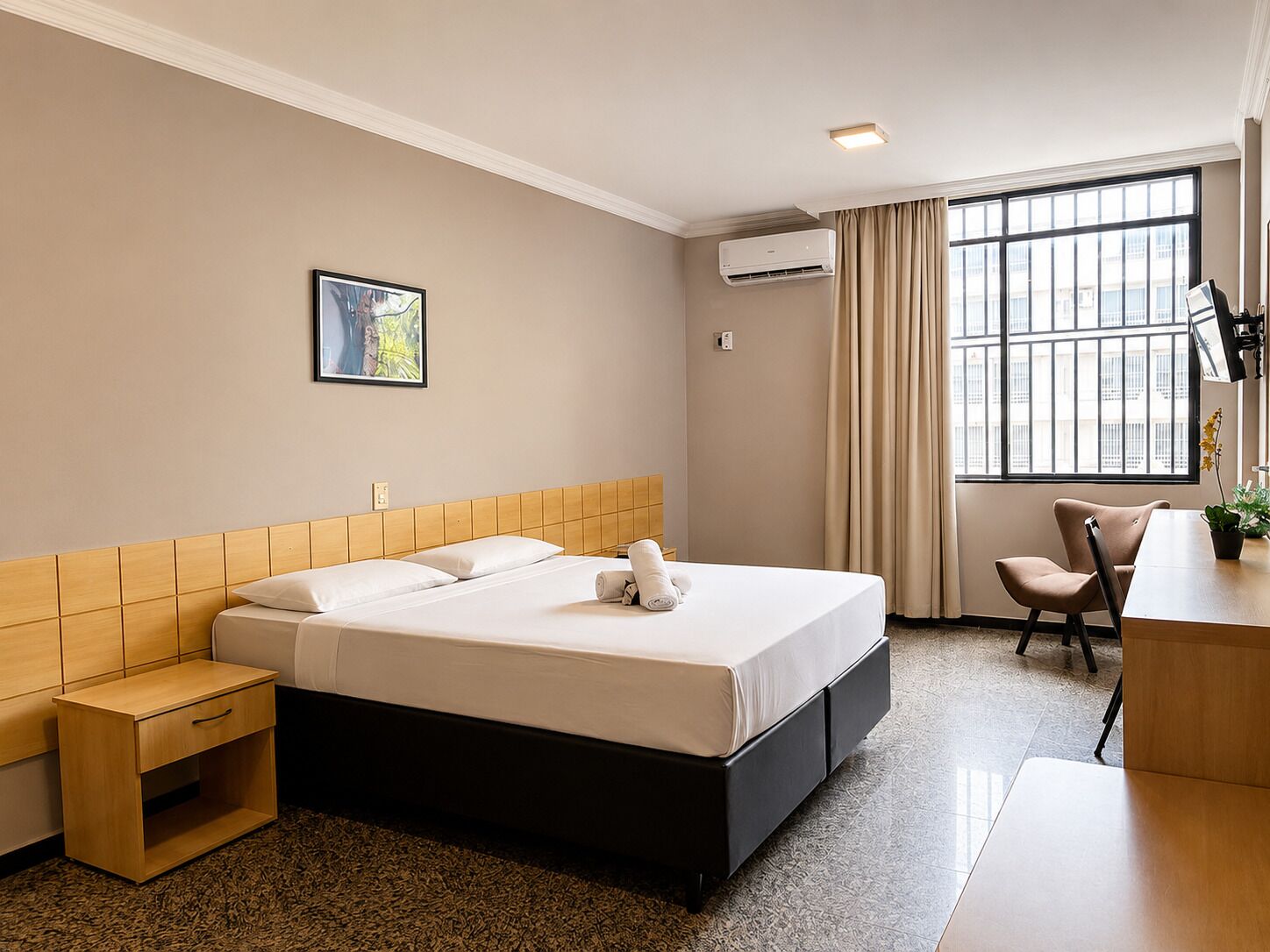 Deluxe Double Room, 1 King Bed, Accessible, City View | Minibar, in-room safe, desk, laptop workspace
