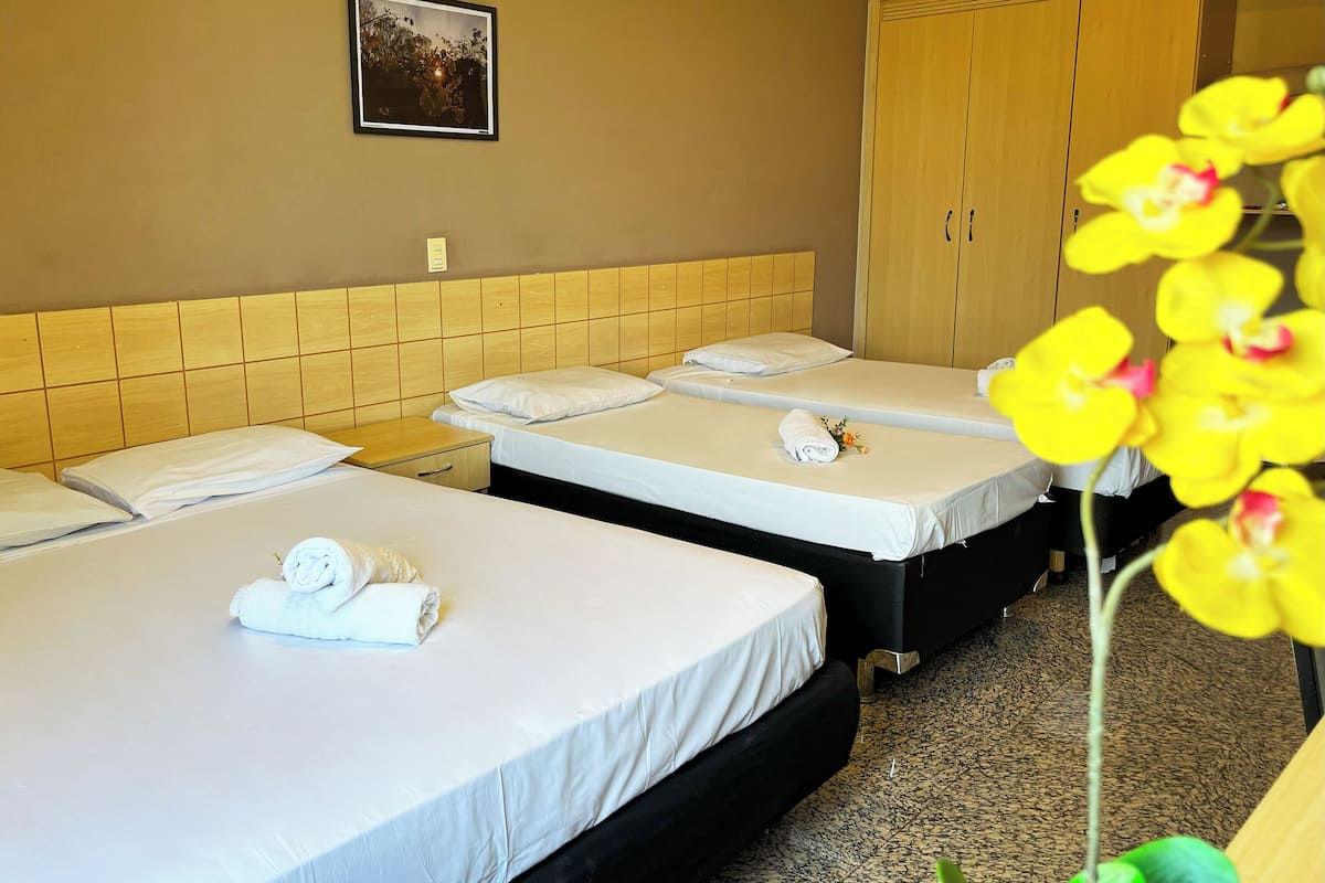 Quadrupla Deluxe, 1 camera da letto, accessibile ai disabili | Minibar, una cassaforte in camera, una scrivania, postazione laptop