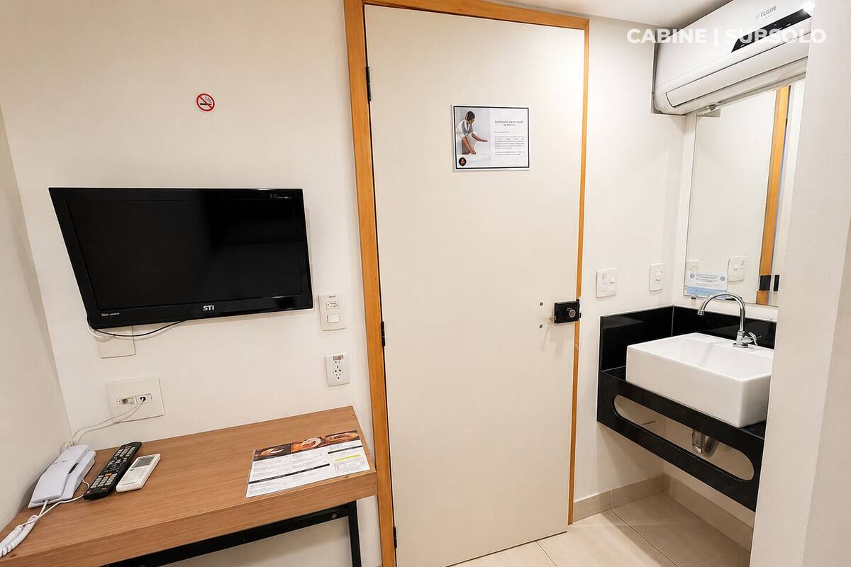 Economy Room, 1 Twin Bed | Minibar, in-room safe, desk, laptop workspace