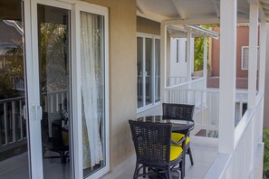 ラグジュアリー コンドミニアム キングベッド 1 台 禁煙 | バルコニー