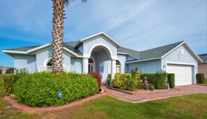 Family House | Property entrance