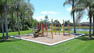 Área de juegos infantiles al aire libre