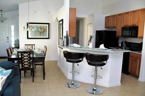 Dining - Crofton Springs House 4 Bedroom (Davenport)