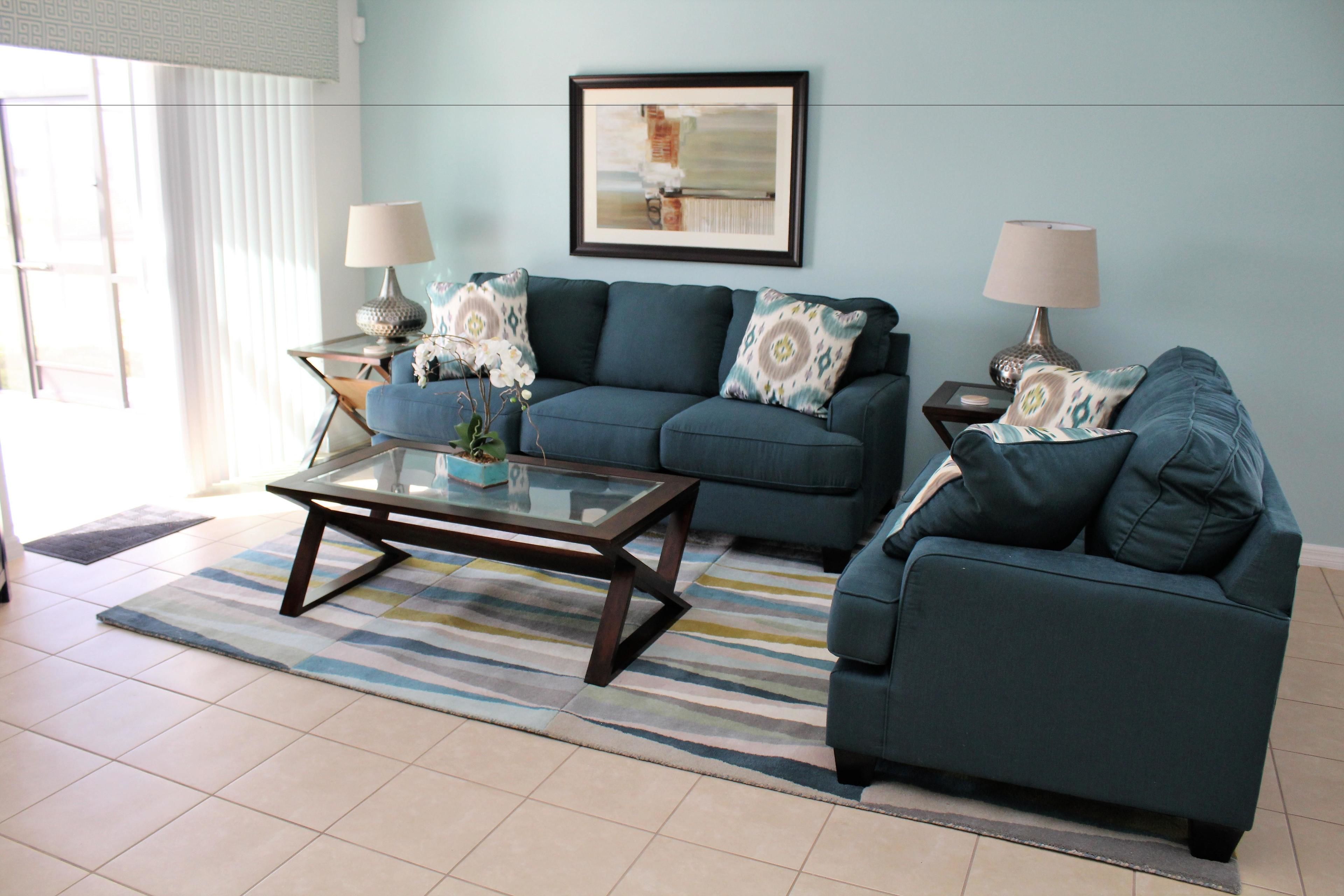 Casa familiar | Sala de estar | Una televisión de pantalla plana, un futbolín, servicios de streaming