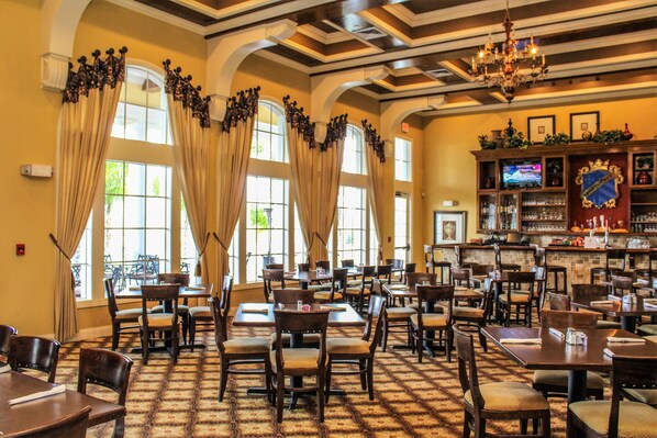 Family House | Restaurant - Crofton Springs House 4 Bedroom (Davenport)