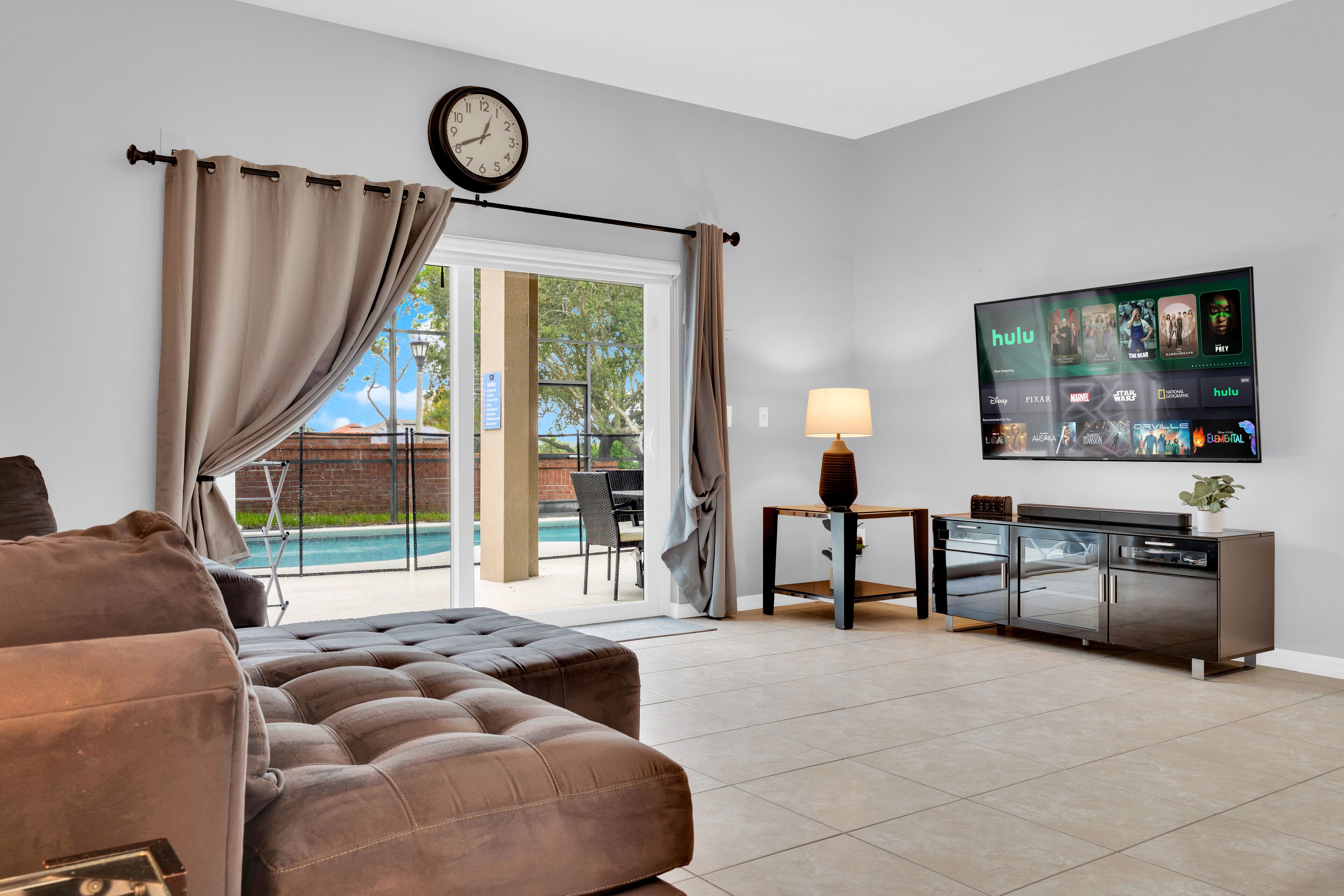 สมาร์ททีวี 55 นิ้ว พร้อมช่องดิจิตอล, ฟุตบอลโต๊ะ, โต๊ะปิงปอง