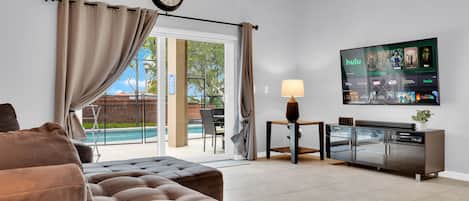 電冰箱、微波爐、烤箱、爐台