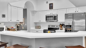 Family House | Private kitchen | Fridge, microwave, oven, stovetop
