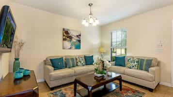 Family House | Living area | 40-inch TV with cable channels, DVD player, streaming services