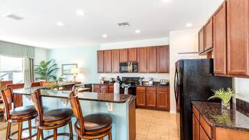 Family House | Private kitchen | Fridge, microwave, oven, stovetop