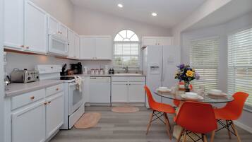 Family House | Private kitchen | Fridge, microwave, oven, stovetop