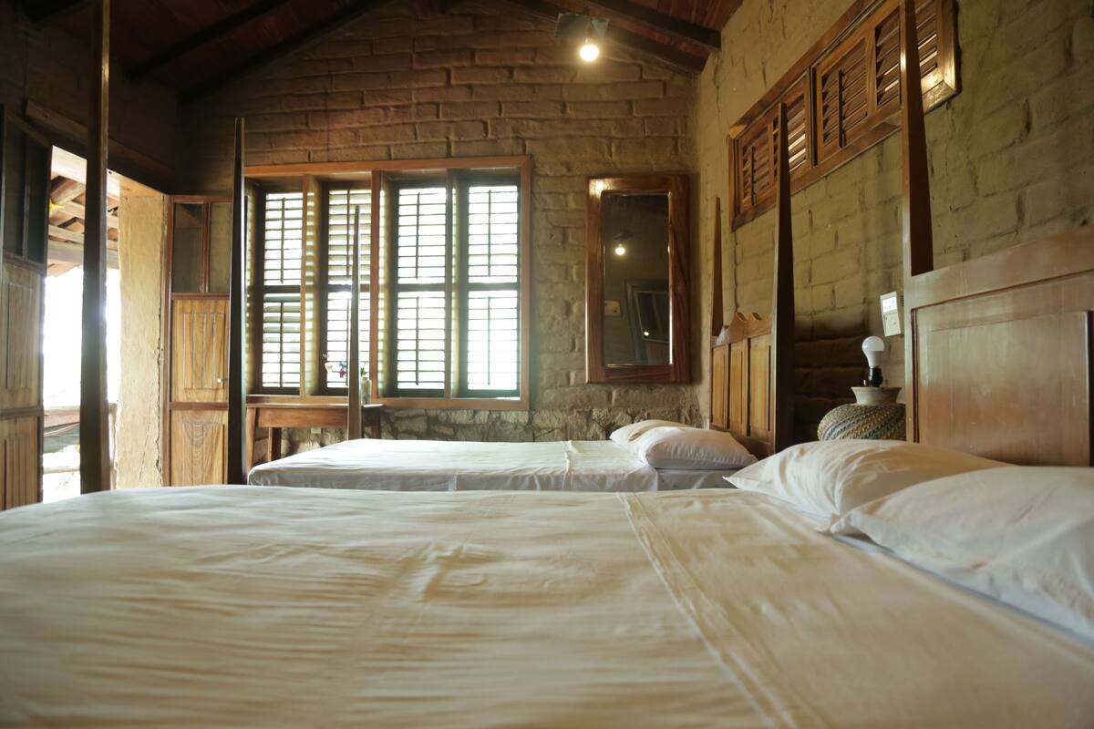Habitación cuádruple, 2 camas dobles, no fumadores | Ropa de cama