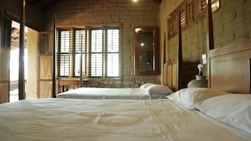 Quarto quádruplo, 2 camas de casal, para não fumantes | Roupa de cama