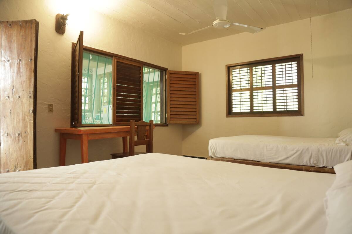 quadruple room, 2 double beds, non smoking | bed sheets