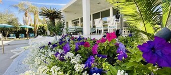 Spectacular luxury 3000 square ft.  house on 1/3 of acre .