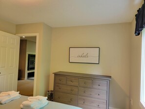 5 Schlafzimmer, Schreibtisch, Bügeleisen/Bügelbrett, kostenloses WLAN