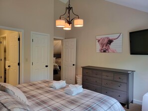 5 bedrooms, desk, iron/ironing board, free WiFi