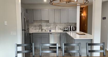 Updated, spacious, AC/FP, pool access, near Loon. C6901 by LRS