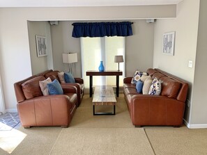 Fernseher, Kamin, DVD-Player, Arbeitsbereiche