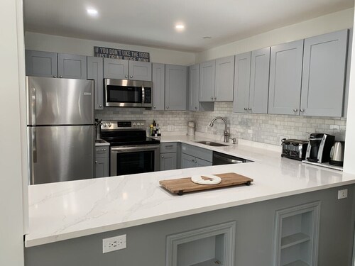 Updated, spacious, AC/FP, pool access, near Loon. C6901 by LRS