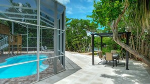 Unclassified image, 2 of 40, button