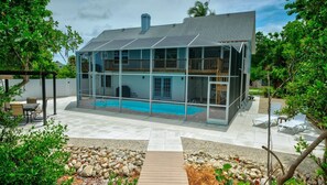 Unclassified image, 4 of 40, button