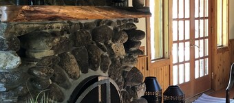 Beautiful creek side log home, lots of open space but only minutes to town.