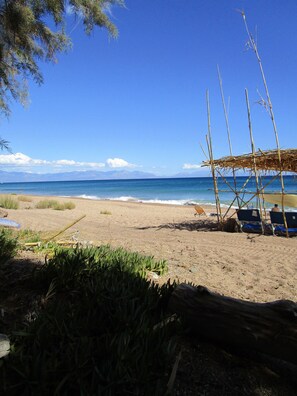 Beach nearby, sun loungers, beach towels